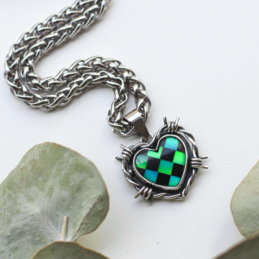 Barbed wire Checkered heart