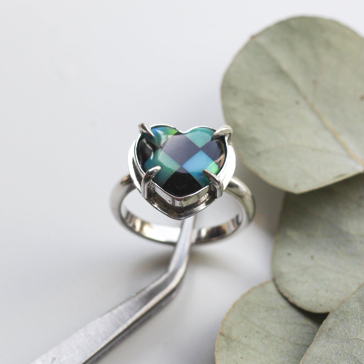 Claw Checkered Heart Ring