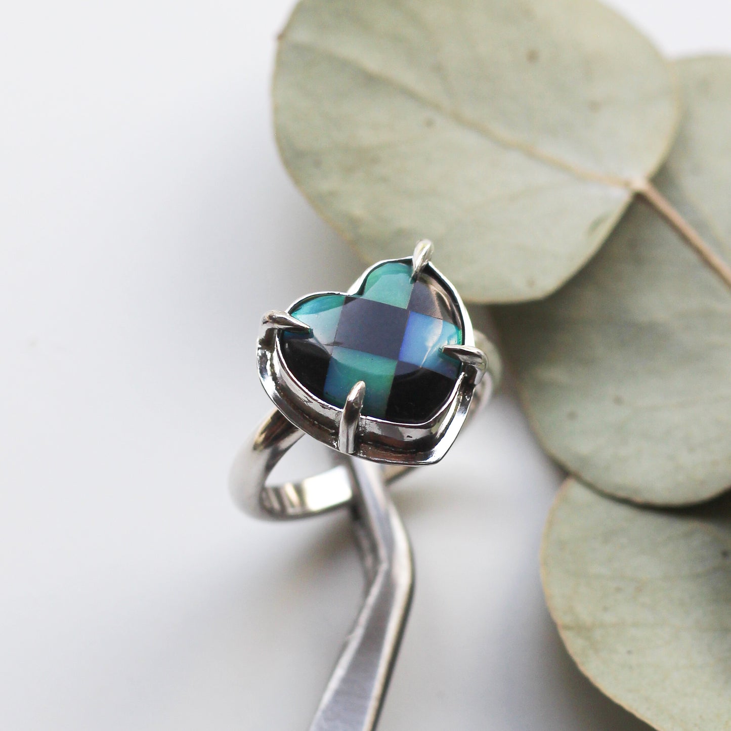 Claw Checkered Heart Ring